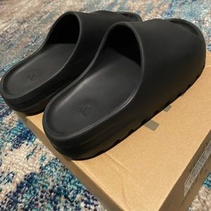 Yeezy Slide- onyx size 7